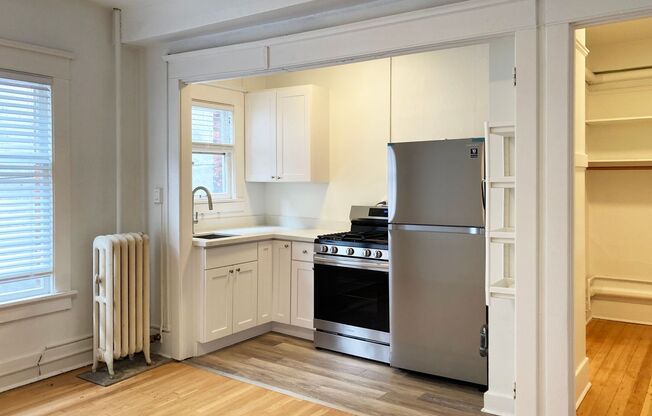 Studio, 1 bath, 335 sqft, $1,385, Unit Unit 311