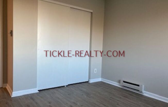 2 beds, 1 bath, $1,195, Unit 3