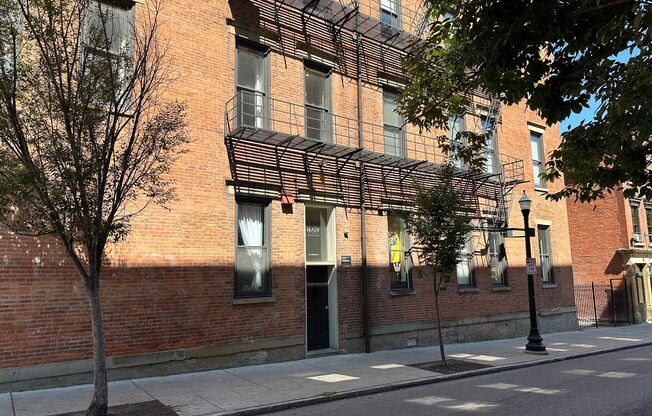 1200 Main St