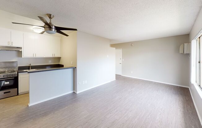 Studio, 1 bath, 400 sqft, $1,529, Unit 14