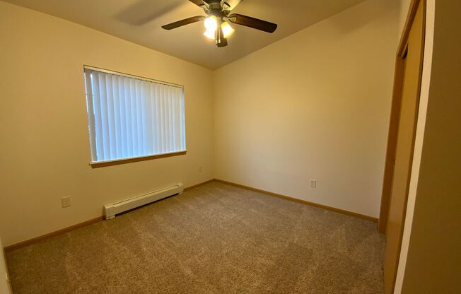 2 beds, 1 bath, 963 sqft, $1,365, Unit RT 7105-28