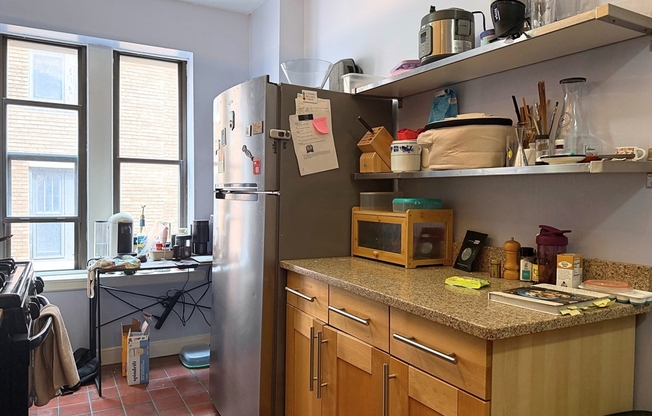 3 beds, 1 bath, 1,000 sqft, $4,800, Unit 12