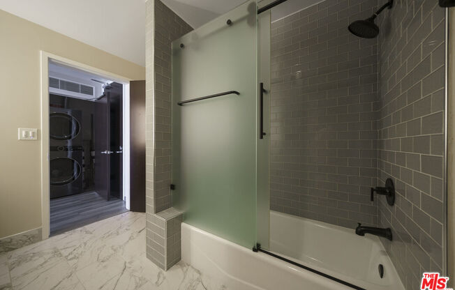 1 bed, 1 bath, 947 sqft, $3,300, Unit 1314