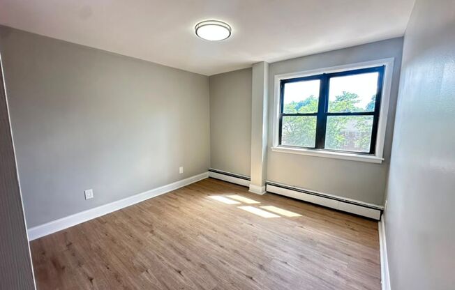 1 bed, 1 bath, 750 sqft, $1,725, Unit Apt 3J