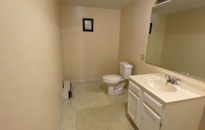 1 bed, 1 bath, $1,000, Unit 4