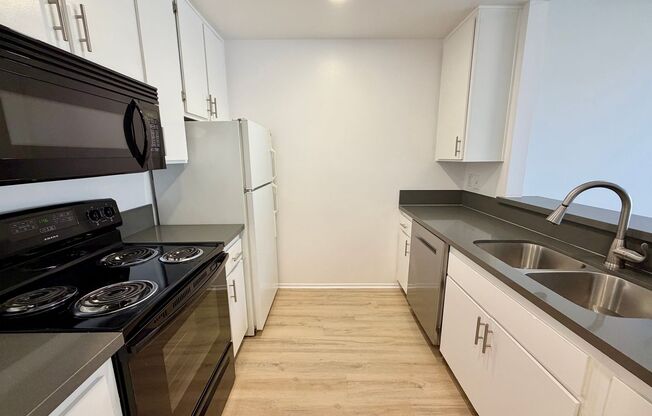 1 bed, 1 bath, 695 sqft, $2,698, Unit 408