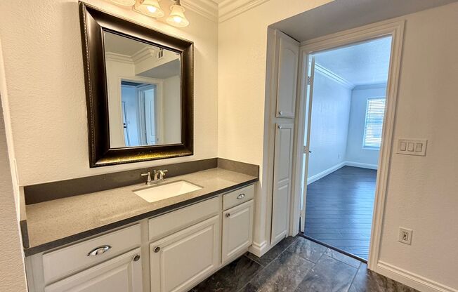 1 bed, 1 bath, $1,250, Unit # 2011