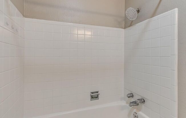 1 bed, 1 bath, 660 sqft, $815, Unit The Elms by ONYX #6