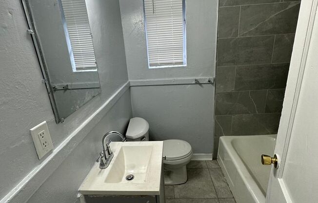 2 beds, 1 bath, 750 sqft, $900