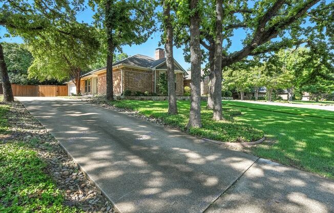 1 CREEKMERE CT