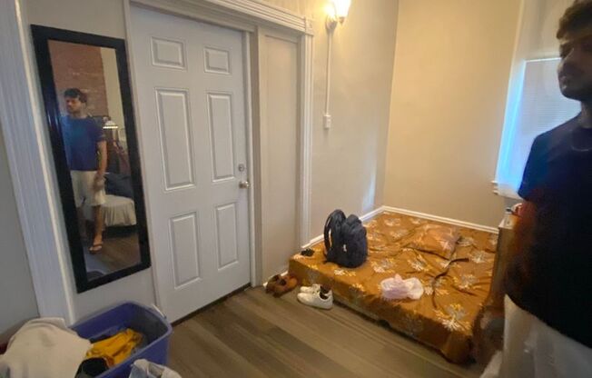 3 beds, 2 baths, $2,700, Unit #01