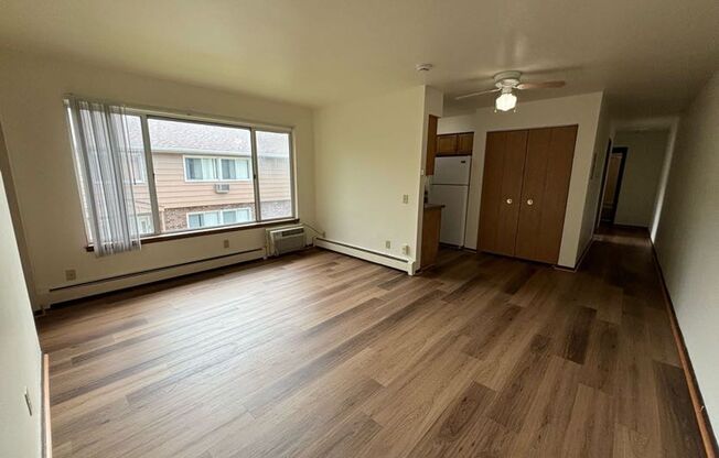 2 beds, 1 bath, $1,200