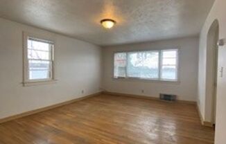 1 bed, 1 bath, $625, Unit Apt 2