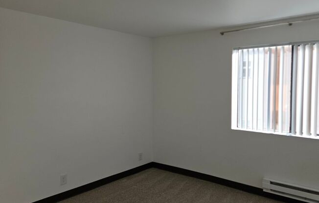 2 beds, 1 bath, 720 sqft, $1,825, Unit 422