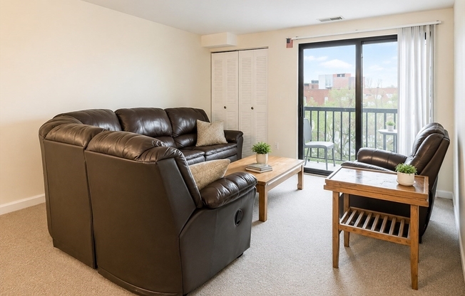 2 beds, 1.5 baths, 915 sqft, $3,700, Unit 602