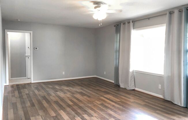 Pre-Leasing 3 bed 2 bath