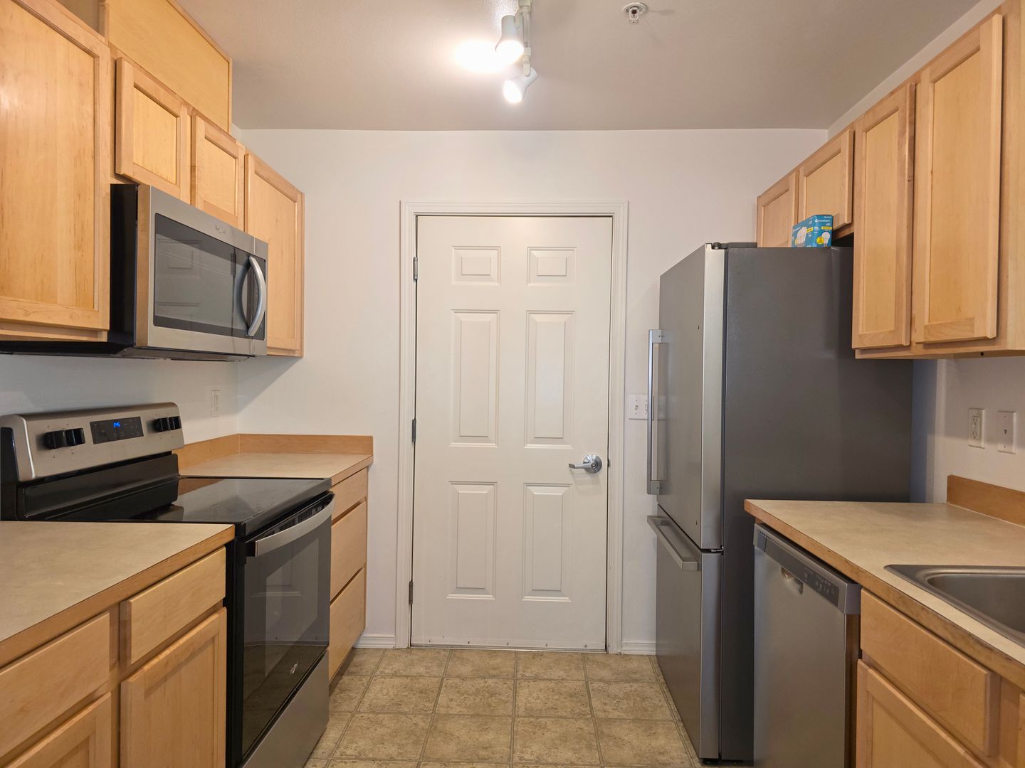 Beautiful condo in the heart of Lakeland Hills!