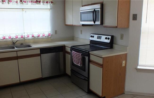 2401 BROOKE CT