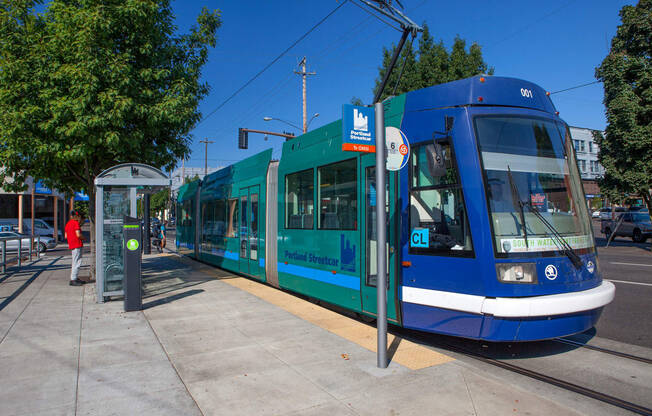 EllaMarie_Photo_StreetCar