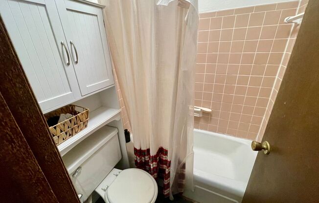 2 beds, 1 bath, $1,295, Unit 201