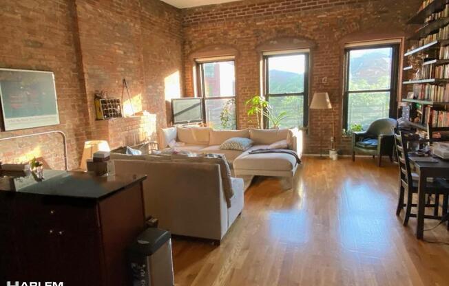 246 W 132 ST