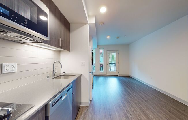 Studio, 1 bath, 343 sqft, $1,305, Unit 114