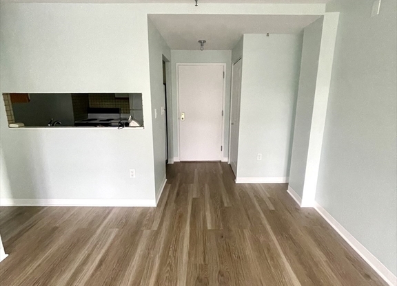 1 bed, 1 bath, 585 sqft, $1,700, Unit 117