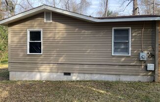 3 beds, 1 bath, $925