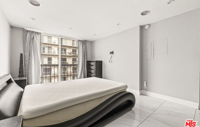 1 bed, 2 baths, 1,076 sqft, $3,750, Unit 1103