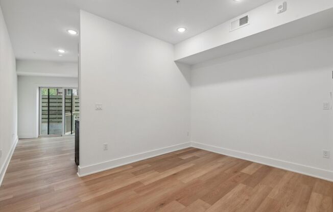 367 W Hortter St
