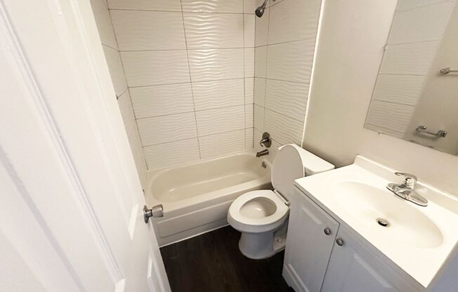 1 bed, 1 bath, 560 sqft, $825, Unit 725-02