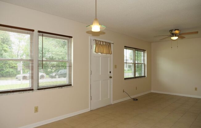 Clean, Bright & Move-In Ready! 3-Bedroom Home in Convenient Orlando Location