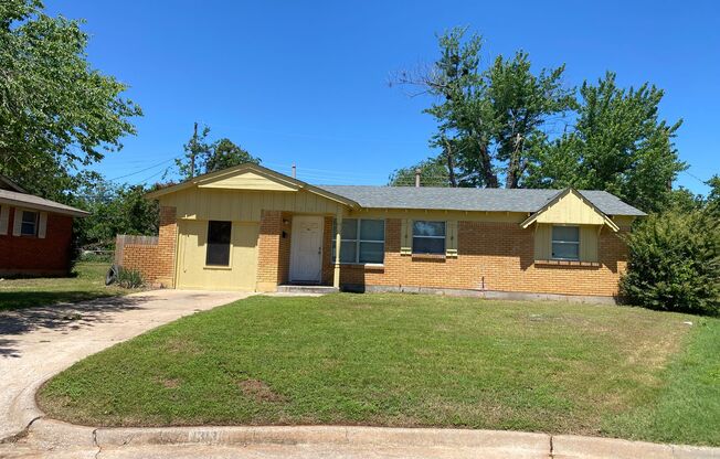 4BD/1BTH home in MWC Easy Access to Tinker AFB