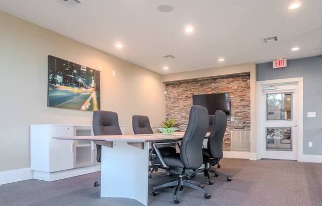 the preserve at ballantyne commons office space with desk and chairs