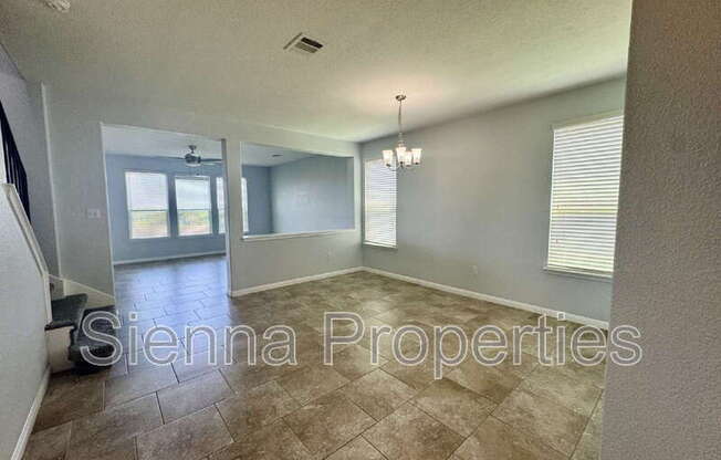 372 KINGFISHER LN