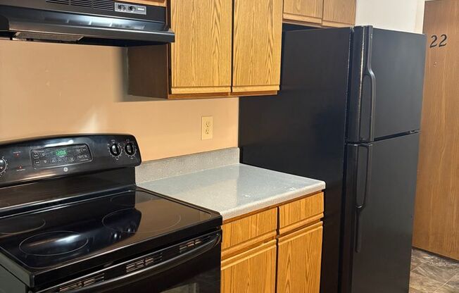 2 beds, 1 bath, 850 sqft, $1,050, Unit #22