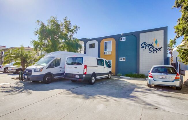 Newly renovated 1b/1b in the heart of North Park (A/C, Washer/ Dryer, Dishwasher, Microwave)