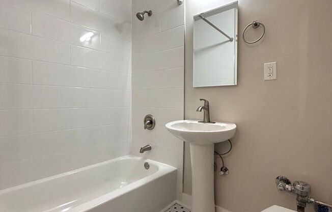 Studio, 1 bath, 330 sqft, $1,525, Unit 406