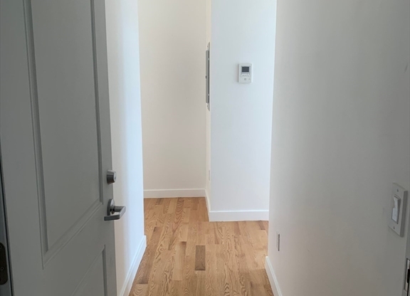 2 beds, 1 bath, $2,250, Unit 203