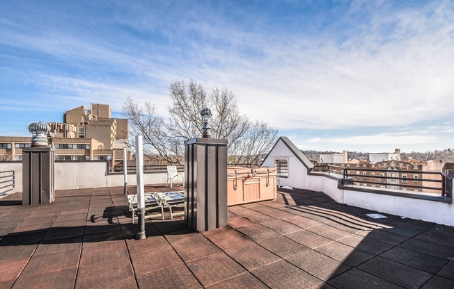 1 bed, 1 bath, 613 sqft, $2,550, Unit 604