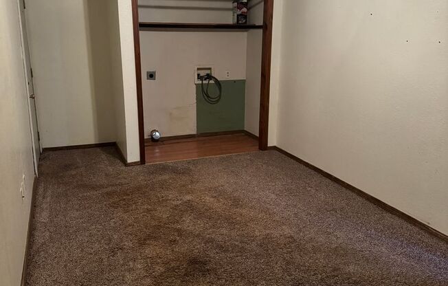 2 beds, 1 bath, $895