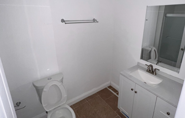 Modern 2-Bedroom Apartment in Gated Van Nuys Community – Fully Remodeled!