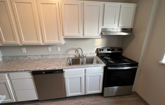 Studio, 1 bath, 650 sqft, $800, Unit 202