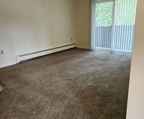 2 beds, 1 bath, $2,100, Unit 18