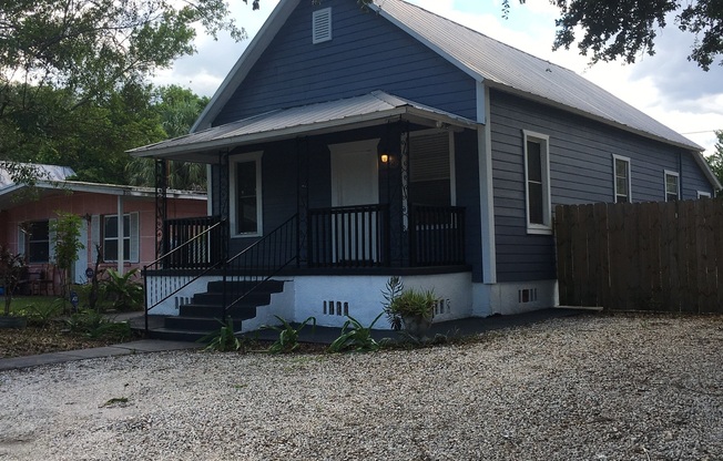 Vintage North Hyde Park Bungalow