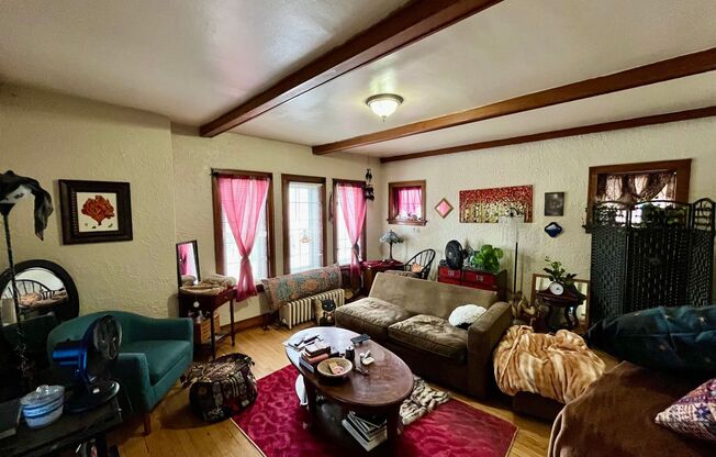 4422 N Oakland Ave