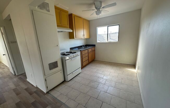 2 beds, 1 bath, $2,200, Unit 3