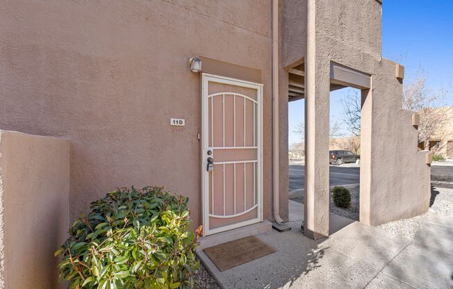 Foot Hills ! 2 bed/2 Bath home boasts beautiful views of the Mountains and the Lights of Albuquerque.