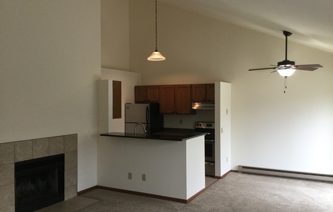 2 beds, 2 baths, 950 sqft, $1,795, Unit 7609RD