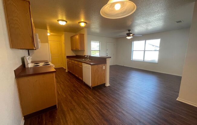 3 beds, 2 baths, 1,100 sqft, $1,495, Unit 8109